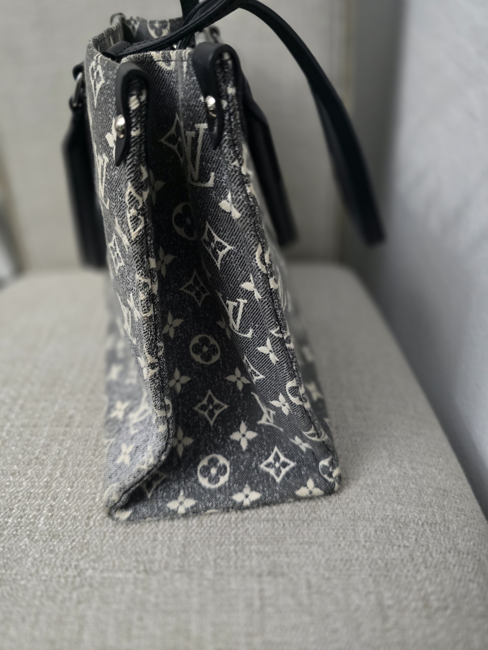 AUTHENTIC Louis Vuitton Monogram Jacquard Denim OnTheGo MM - Picture 4 of 11